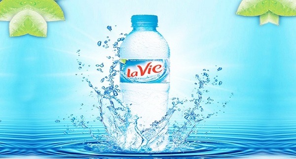 Đi Du Lịch Thì Nên Chọn Nước Đóng Chai Lavie 350ml 